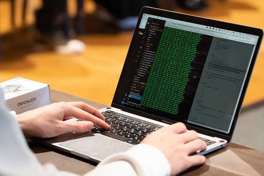 世界が注目する最先端技術を、実践形式で学べる